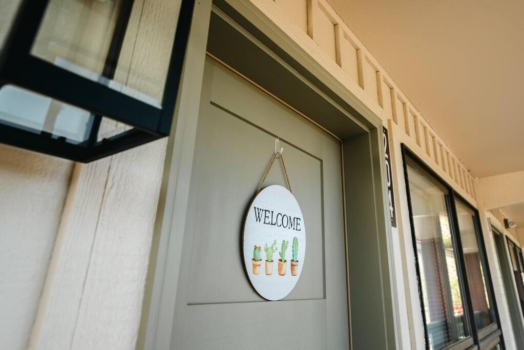 Pet Friendly Boho Condo With Pool--Fitness Center--Next To The Branson Landing--Close To Convention Center And Kanakuk エクステリア 写真