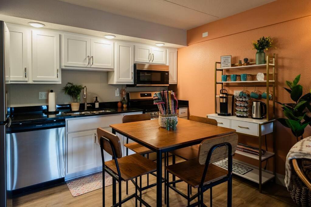 Pet Friendly Boho Condo With Pool--Fitness Center--Next To The Branson Landing--Close To Convention Center And Kanakuk エクステリア 写真