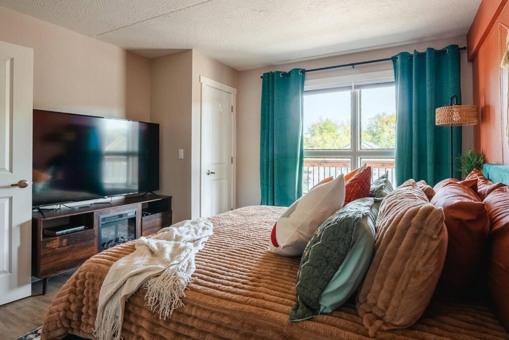 Pet Friendly Boho Condo With Pool--Fitness Center--Next To The Branson Landing--Close To Convention Center And Kanakuk エクステリア 写真