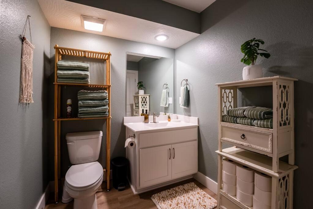 Pet Friendly Boho Condo With Pool--Fitness Center--Next To The Branson Landing--Close To Convention Center And Kanakuk エクステリア 写真