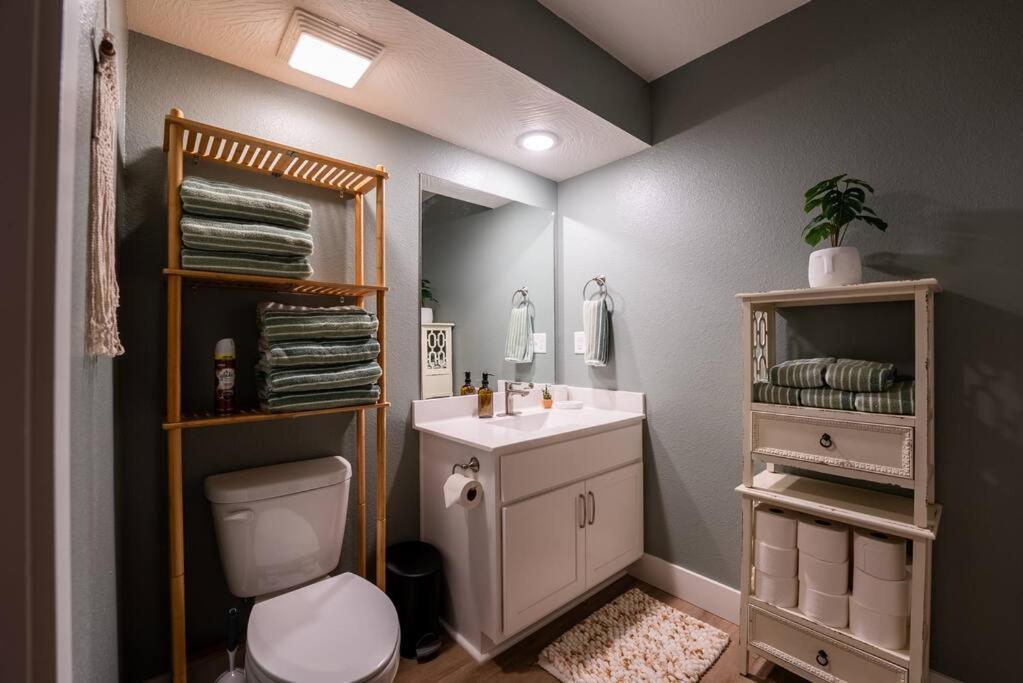 Pet Friendly Boho Condo With Pool--Fitness Center--Next To The Branson Landing--Close To Convention Center And Kanakuk エクステリア 写真
