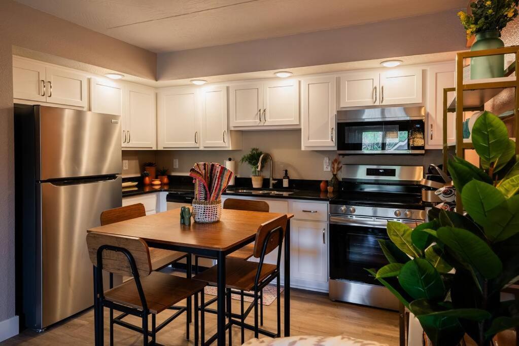 Pet Friendly Boho Condo With Pool--Fitness Center--Next To The Branson Landing--Close To Convention Center And Kanakuk エクステリア 写真