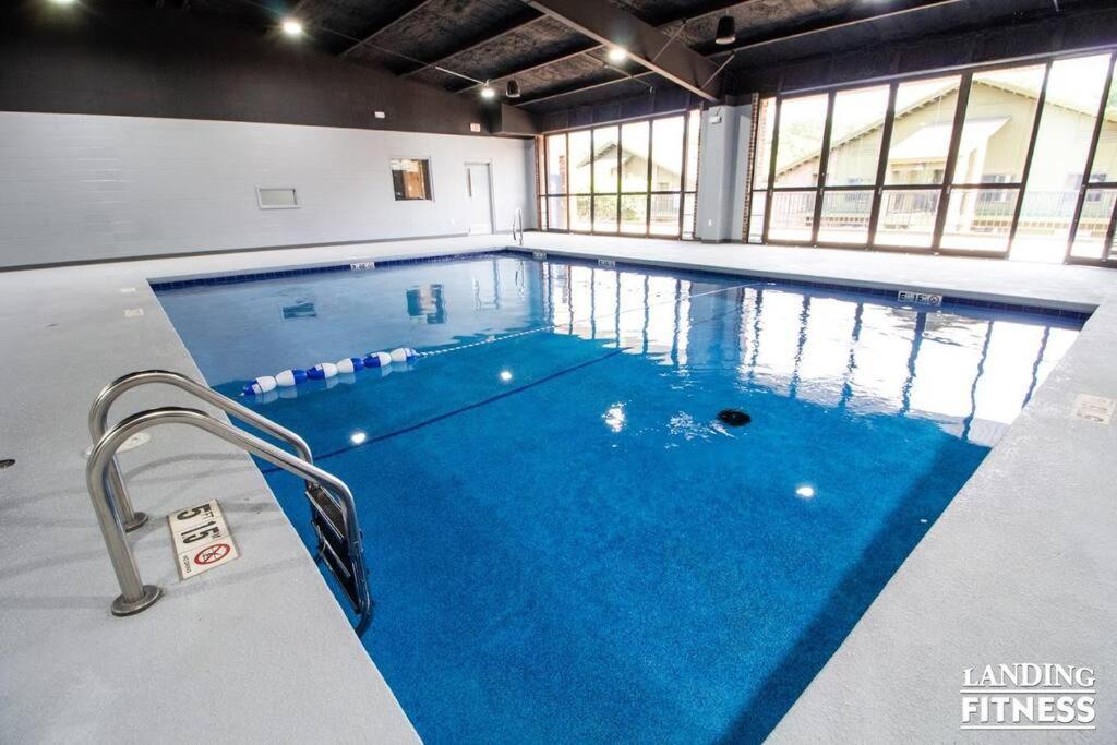 Pet Friendly Boho Condo With Pool--Fitness Center--Next To The Branson Landing--Close To Convention Center And Kanakuk エクステリア 写真