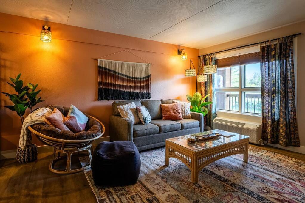 Pet Friendly Boho Condo With Pool--Fitness Center--Next To The Branson Landing--Close To Convention Center And Kanakuk エクステリア 写真
