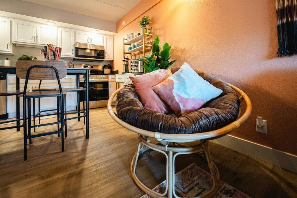 Pet Friendly Boho Condo With Pool--Fitness Center--Next To The Branson Landing--Close To Convention Center And Kanakuk エクステリア 写真