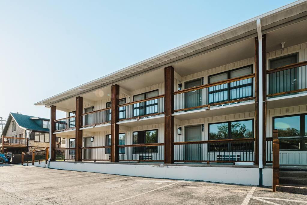 Pet Friendly Boho Condo With Pool--Fitness Center--Next To The Branson Landing--Close To Convention Center And Kanakuk エクステリア 写真