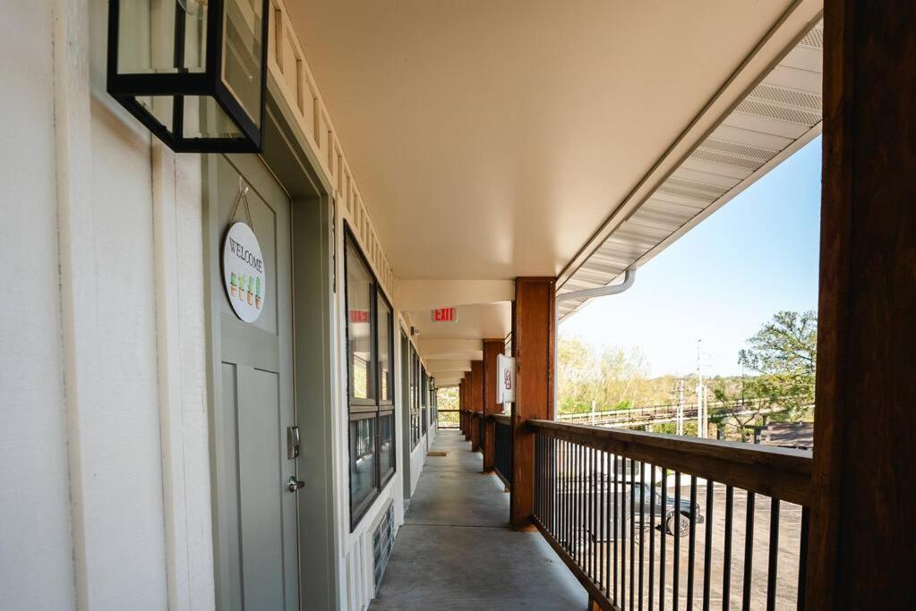Pet Friendly Boho Condo With Pool--Fitness Center--Next To The Branson Landing--Close To Convention Center And Kanakuk エクステリア 写真