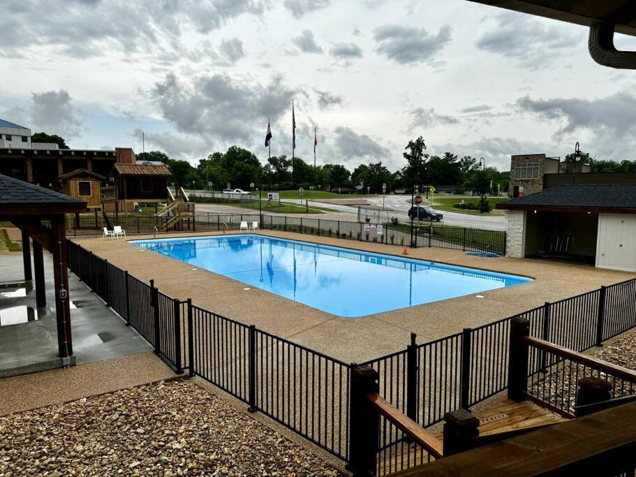 Pet Friendly Boho Condo With Pool--Fitness Center--Next To The Branson Landing--Close To Convention Center And Kanakuk エクステリア 写真