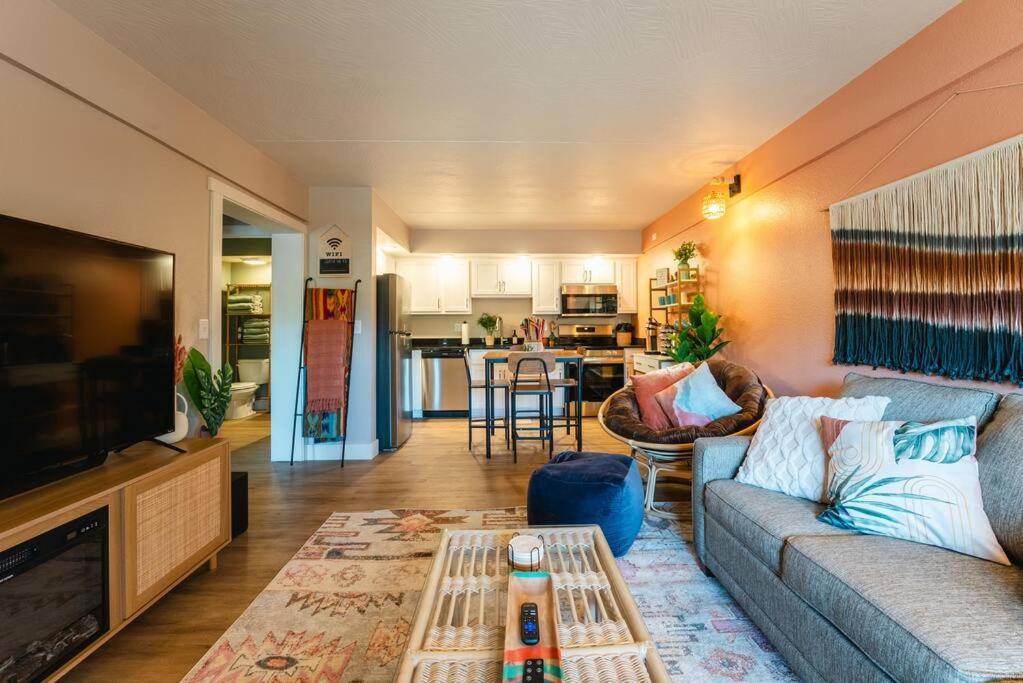 Pet Friendly Boho Condo With Pool--Fitness Center--Next To The Branson Landing--Close To Convention Center And Kanakuk エクステリア 写真